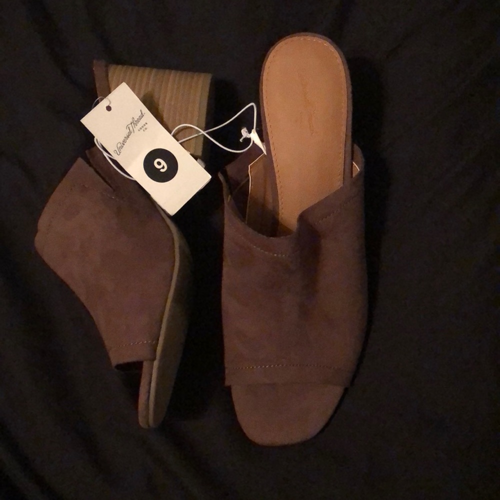 Open toe Mule.